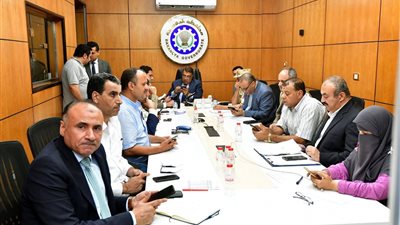 لم نغادر حتى انتهاء الفرز.. محافظ الدقهلية يتابع غلق لجان انتخابات مجلس الشيوخ من غرفة العمليات