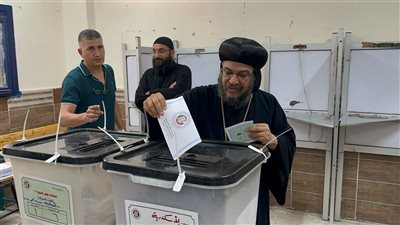 الأنبا بافلي يدلي بصوته في انتخابات الشيوخ 2025 رفقة كهنة المنتزه: نقف مع بلدنا أمام التحديات
