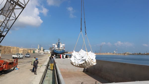 نقل الأسمدة عبر نهر