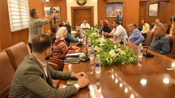 خلال الاجتماع