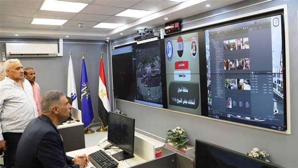 محافظ أسوان