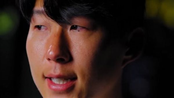 بالدموع.. سون يوجه