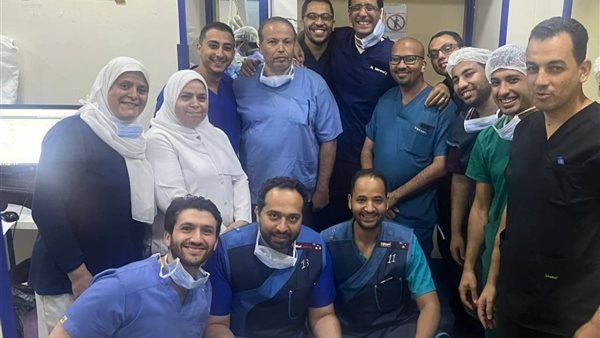 جانب من الفريق الطبي