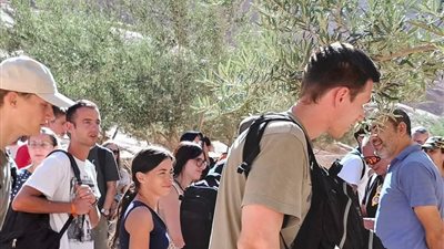 420 سائحا يزورون المقدسات الدينية بسانت كاترين