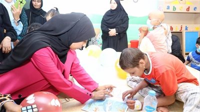 شباب إسنا يرسمون الأمل على وجوه أطفال مرضى السرطان