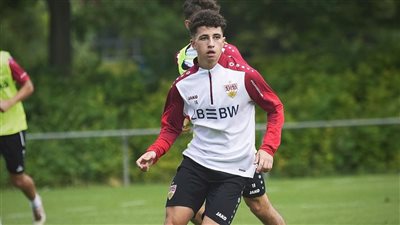 شتوتجارت الألماني يجدد مفاوضاته لضم بلال عطية من الأهلي