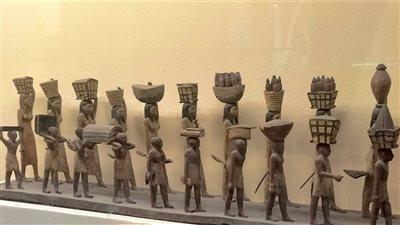 المتحف المصري يعرض نموذجًا خشبيًا نادرًا لموكب جنائزي من عصر الدولة الوسطى | صور 