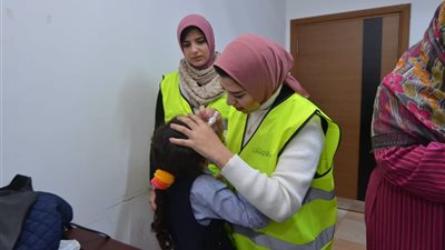 تضامن سوهاج: عمليات عيون وتسليم نظارات طبية للأولى بالرعاية في القرى والمراكز