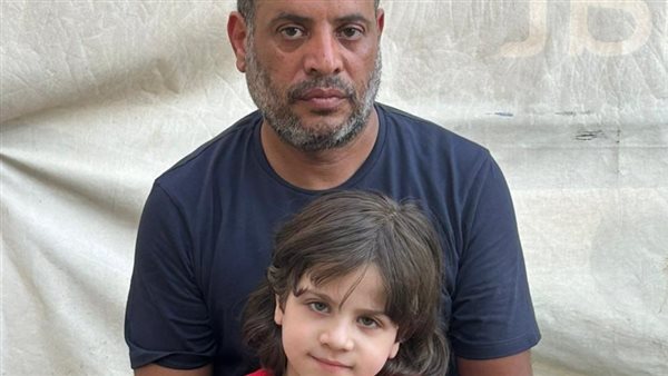 الأب والصغير علي