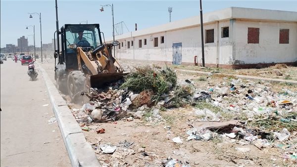 إزالة الحشائش والمخلفات