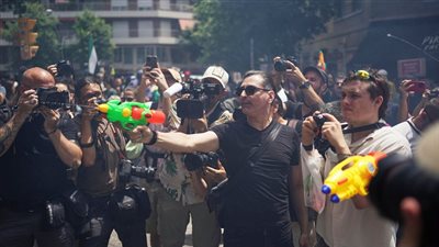 أضربوا عن الشواطئ الخاصة لارتفاع أسعارها.. الإيطاليون يتمردون على مصايف الأغنياء ويطالبون بوقف السياحة