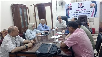 65 لجنة.. وكيل تعليم أسيوط يترأس غرفة عمليات امتحانات الدور الثاني للشهادة الإعدادية 