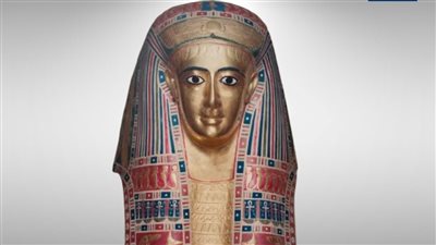 قناع ذهبي نادر يجسد التمازج الفني بين الحضارتين المصرية والرومانية