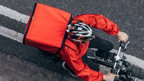 عامل دليفري - تعبيرية