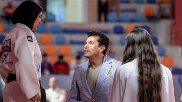 وزير الرياضة يشهد