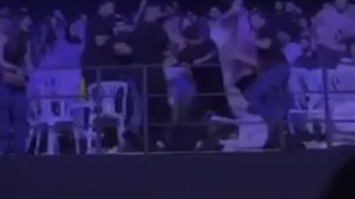 هيئة البث الإسرائيلية تسلط الضوء على أجواء التوتر في حفل تامر حسني ببيروت