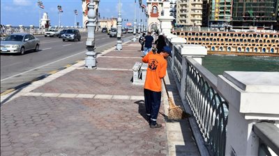 البيئة: صحة عمال النظافة أولوية.. وإجراءات مشددة لحمايتهم من مخاطر الإجهاد الحراري