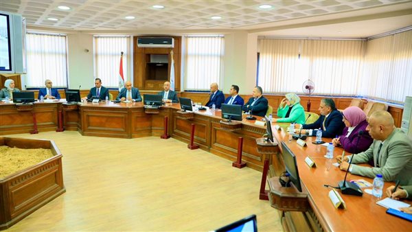 جانب من اجتماع وزير