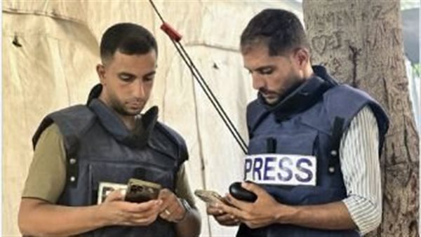 الصحفيان أنس الشريف