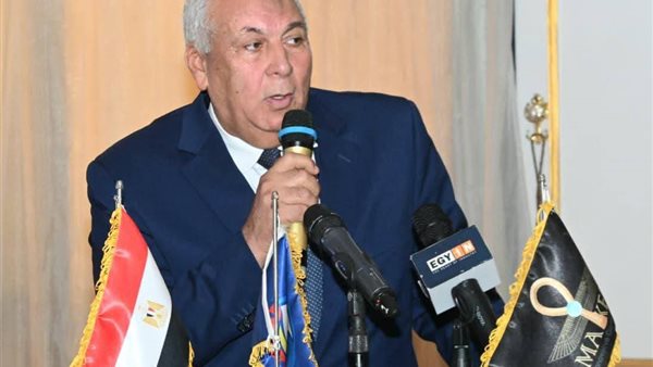 جانب من لقاء محافظ