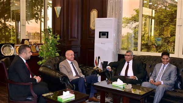 محافظ الأقصر واجتماع