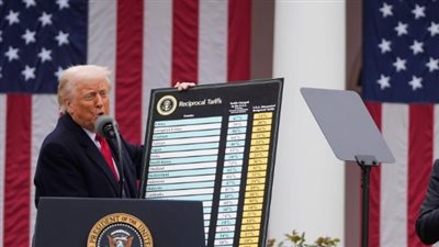 لمدة 90 يومًا إضافية.. ترامب يمدد هدنة الرسوم الجمركية مع الصين