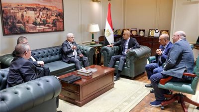 وزير التعليم يبحث مع رئيس التأمينات الاجتماعية تعزيز الحماية للعاملين بالقطاع التعليمي 