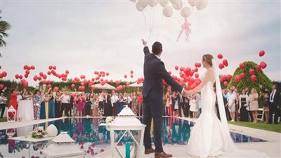 اتجاه جديد في أوروبا.. بيع تذاكر الزفاف للغرباء لتغطية التكاليف