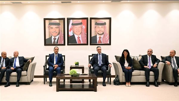 رئيس الوزراء خلال