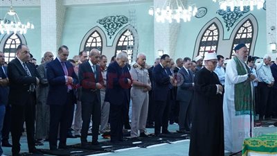 أحمد نظيف ومحلب ووزيرا الدفاع والداخلية وشخصيات عامة وسياسيون في جنازة علي المصليحي