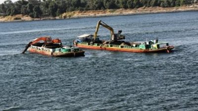 محافظ أسوان يحذر بوقف ترخيص أي فندق عائم في حالة تسريب مواد ملوثة لمياه النيل