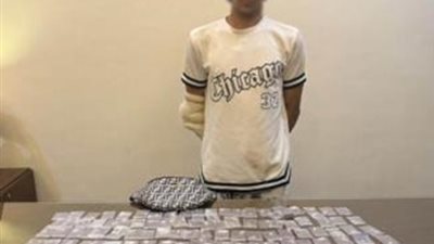 مقطع فيديو وآيس ومبالغ مالية..القبض على المتهم بالترويج للمواد المخدرة في الجيزة