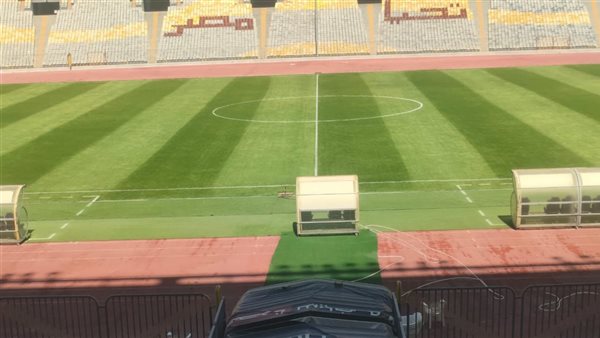 تطوير أرضية استاد