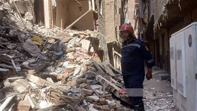 انهيار جزئي لعقار خالٍ من السكان في عين شمس