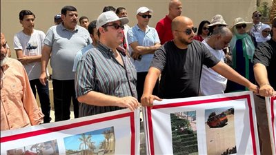 ملاك في قرية لاسيرينا بالم بيتش بالعين السخنة يحتجون بسبب تدني الخدمات