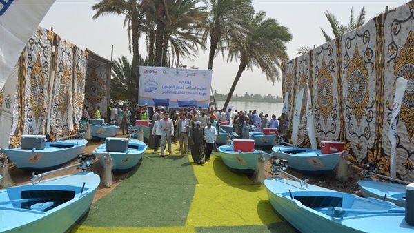 تسليم مراكب صيد للصيادين