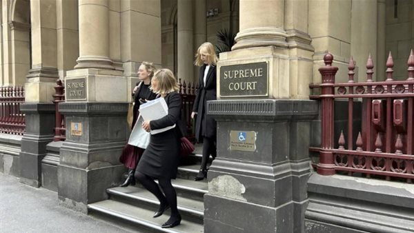 محام يعتذر لقاضي