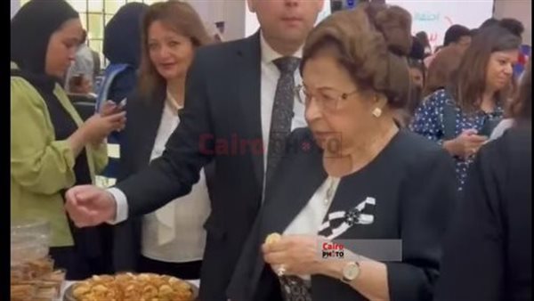 نوال الدجوي 