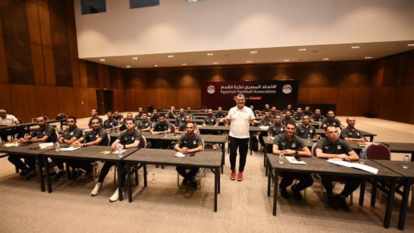 طواقم حكام مباريات