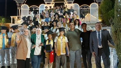 سبيكة ذهب ورحلة عمرة.. قرية المصيلحة بالمنوفية تكرم أوائل الشهادات وسط فرحة الأهالي