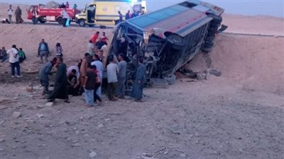 مصرع شخصين وإصابة 31 آخرين في تصادم أتوبيس مع جرار زراعي بالصحراوي الغربي بأسيوط