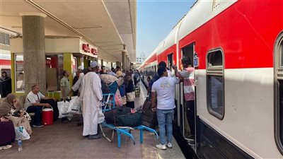 اليوم.. سكك حديد مصر تُطلق الرحلة الـ 18 ضمن برنامج العودة الطوعية للأشقاء السودانيين