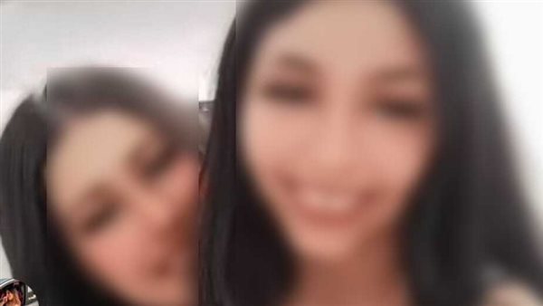 فراولة وتفاحة