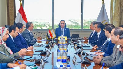 وزير التموين يجتمع مع مجموعة حسن علام لمتابعة الموقف التنفيذي لمشروع المستودع الاستراتيجي بالأقصر