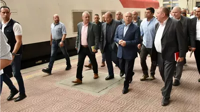 وزير النقل يوافق على صرف منحة 1000 جنيه للعاملين بالسكة الحديد والمترو بمناسبة المولد النبوي الشريف