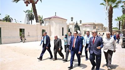 قبل بداية العام الجديد.. رئيس جامعة القاهرة يتفقد أعمال الترميم والصيانة لسور الحرم الجامعي والبوابات الرئيسية 