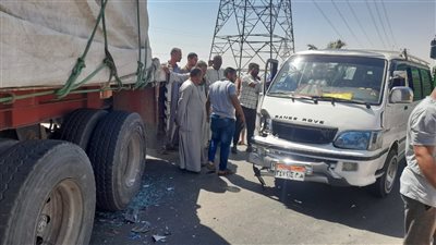 دون إصابات.. تصادم 3 سيارات بطريق الكوامل في سوهاج