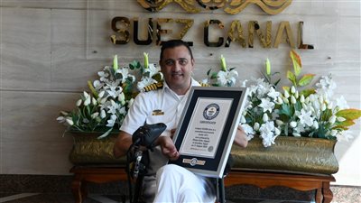 تجاوزت 6 ساعات.. ربّان مصري يدخل موسوعة جينيس بأطول غطسة تحت المياه لمريض بالشلل الرباعي