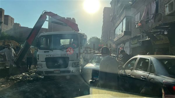 سقوط سيارة شفط داخل