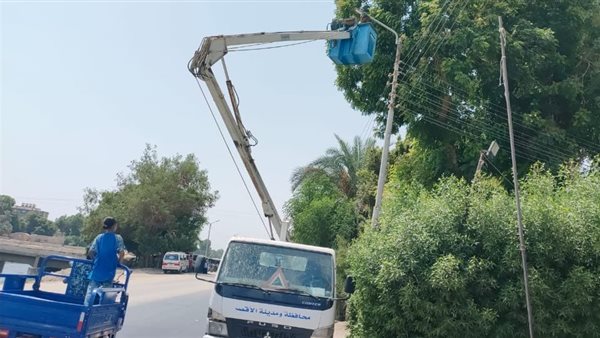 أعمال إنارة الطريق